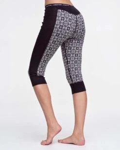 Kari Traa - ROSE CAPRI - Naisten Merinovillaiset Kerrastocaprit -Swix || Mons Royale || Odlo 622679 BLACK c2881c6fb33275661ecd39822cc9b94f 3